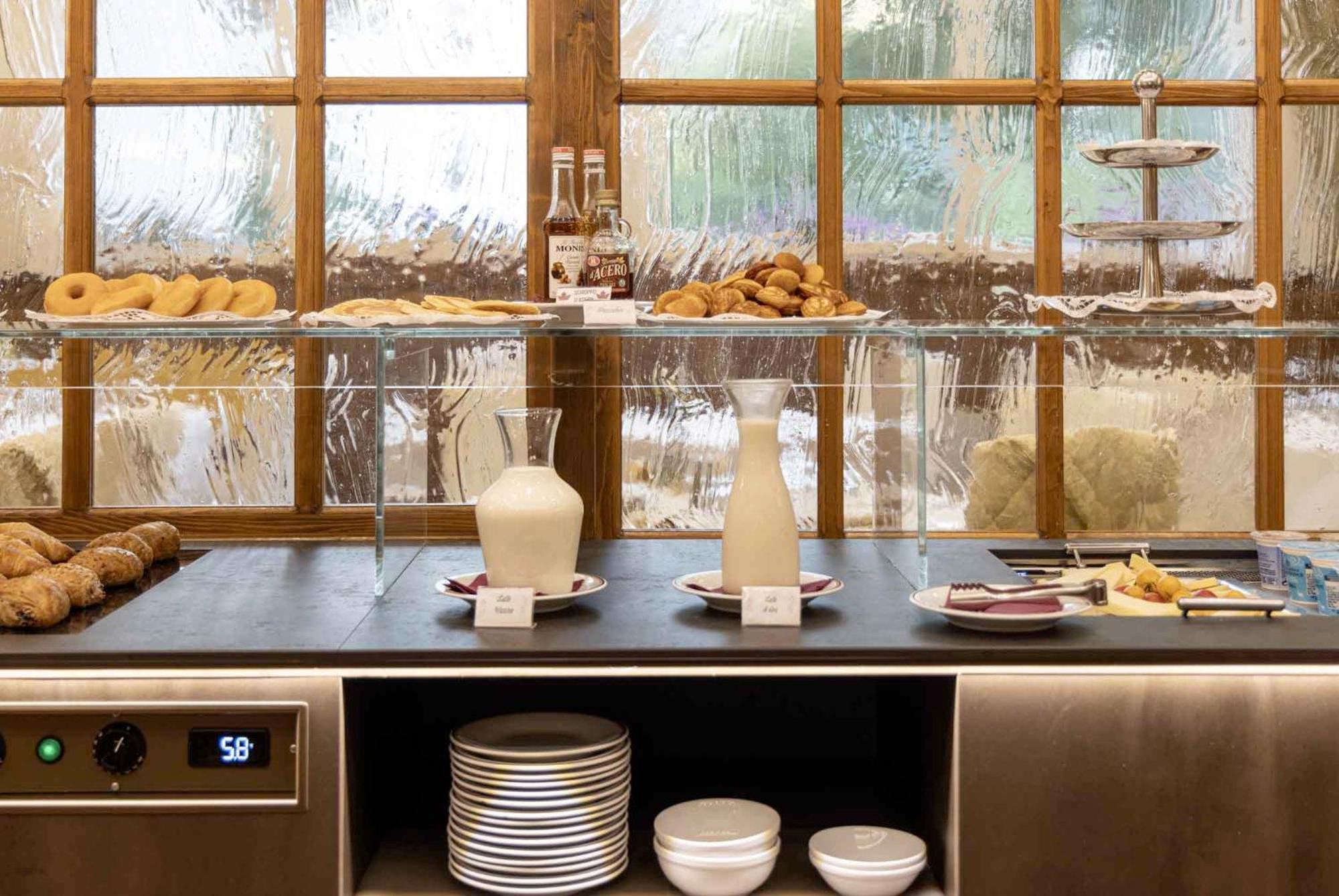 G. Hotel Des Alpes ซานมาร์ตีโนดีกัสตรอสซา ภายนอก รูปภาพ