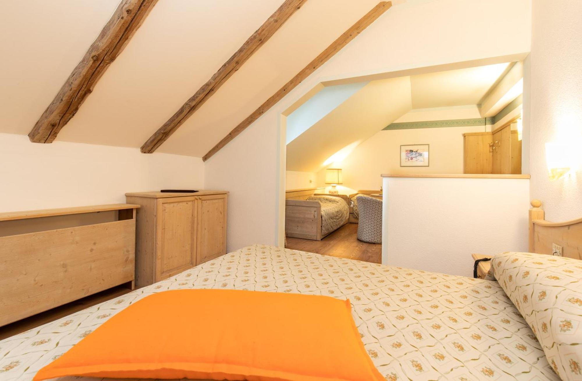 G. Hotel Des Alpes ซานมาร์ตีโนดีกัสตรอสซา ภายนอก รูปภาพ