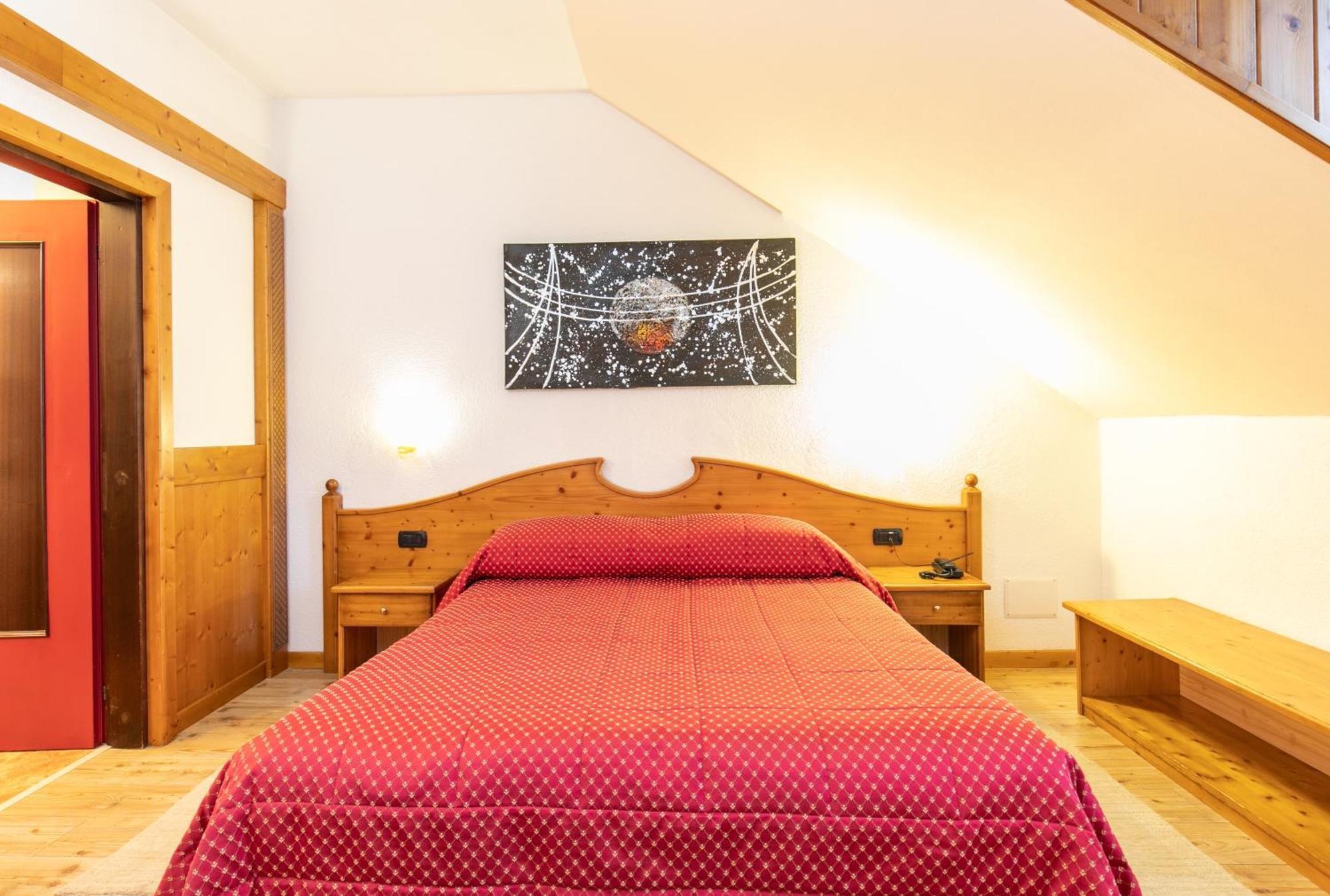 G. Hotel Des Alpes ซานมาร์ตีโนดีกัสตรอสซา ภายนอก รูปภาพ