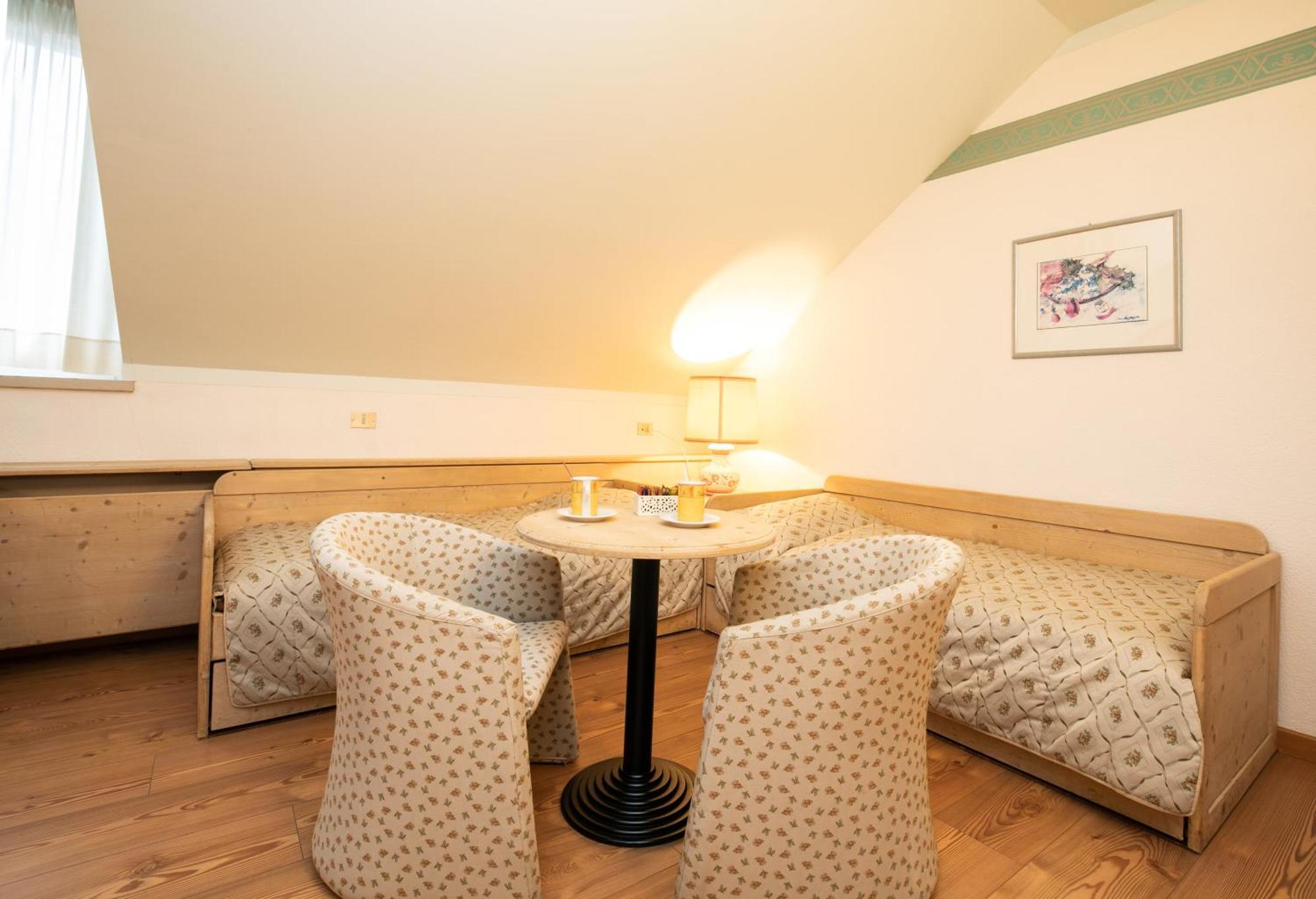 G. Hotel Des Alpes ซานมาร์ตีโนดีกัสตรอสซา ภายนอก รูปภาพ