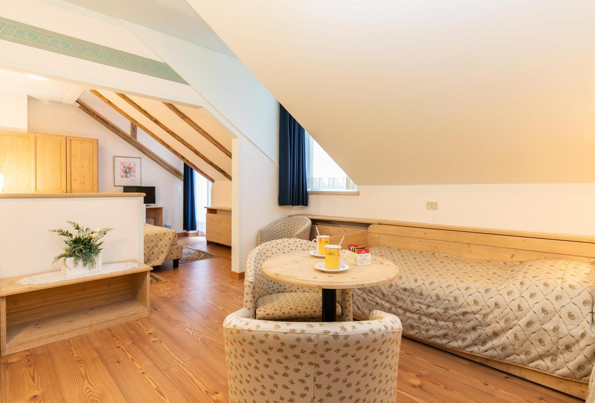 G. Hotel Des Alpes ซานมาร์ตีโนดีกัสตรอสซา ภายนอก รูปภาพ