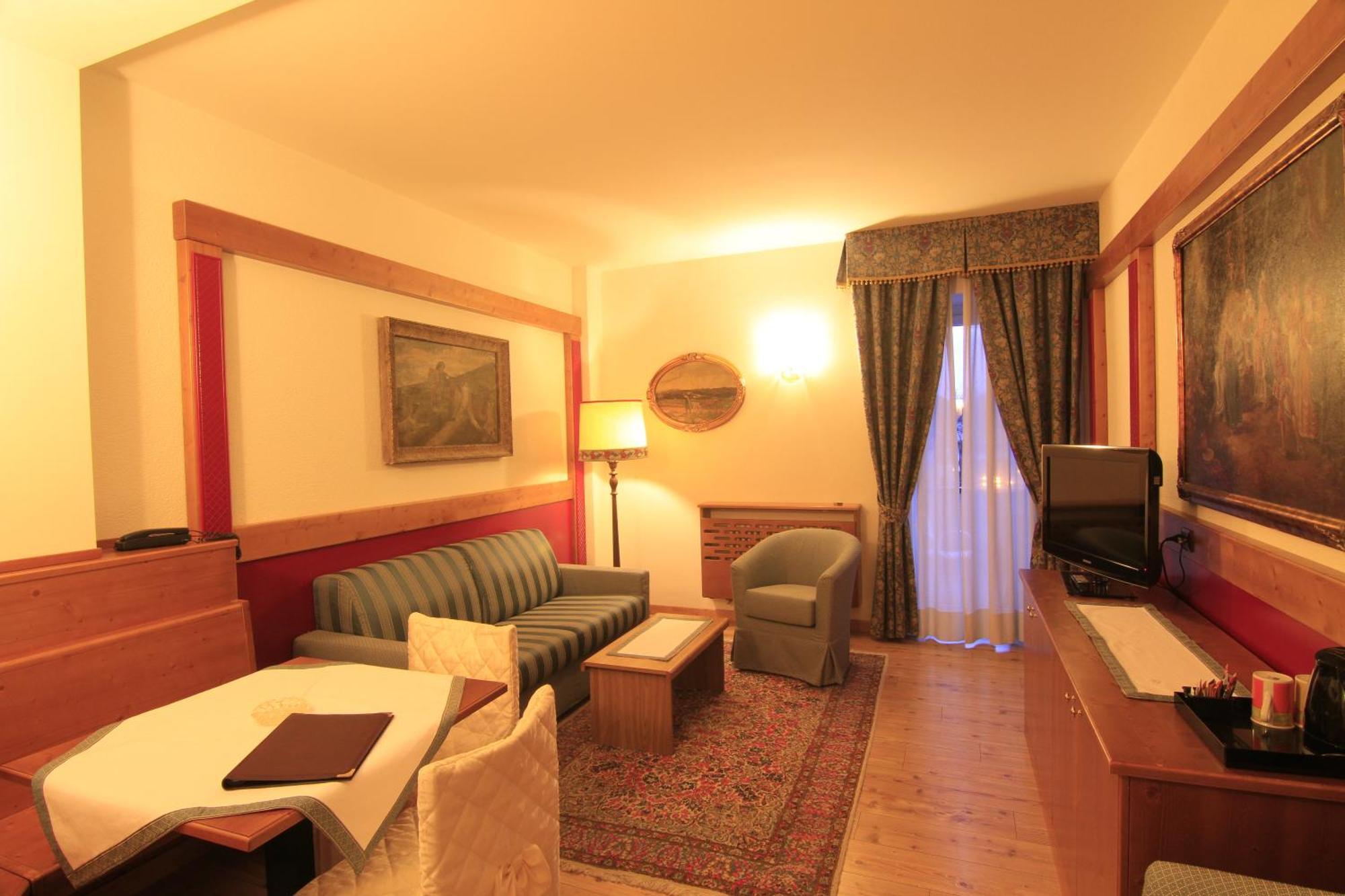 G. Hotel Des Alpes ซานมาร์ตีโนดีกัสตรอสซา ภายนอก รูปภาพ