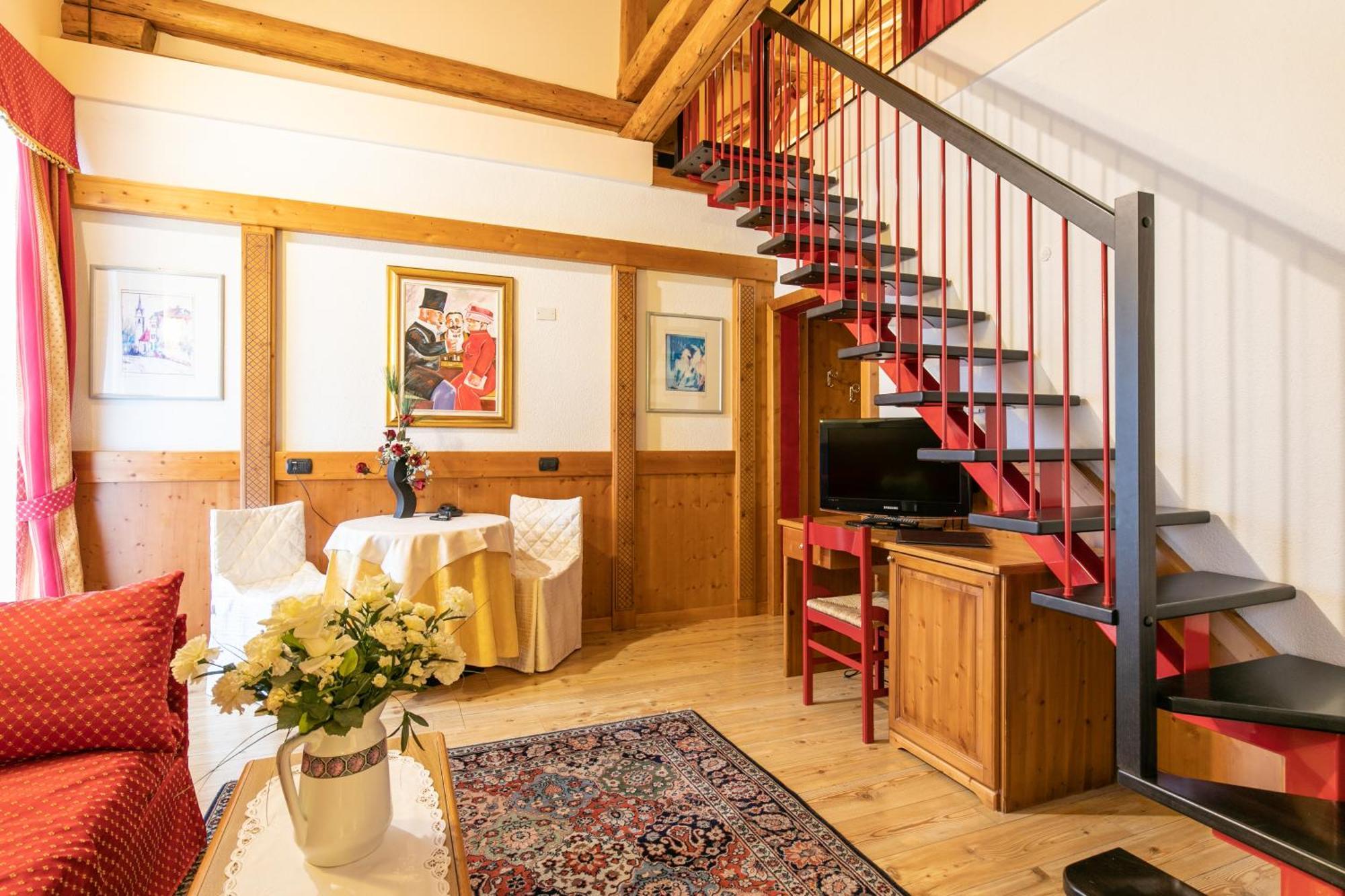 G. Hotel Des Alpes ซานมาร์ตีโนดีกัสตรอสซา ภายนอก รูปภาพ