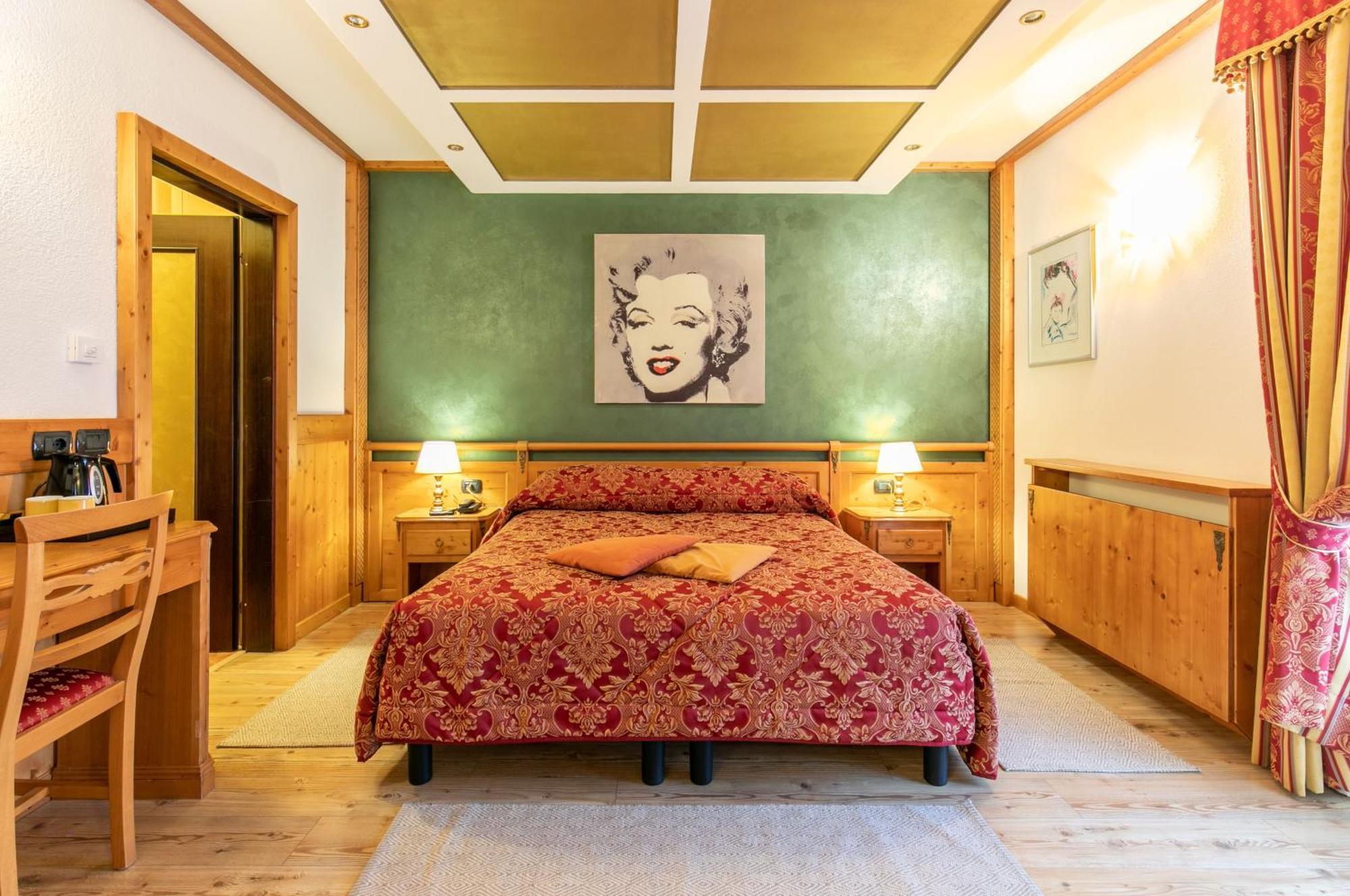 G. Hotel Des Alpes ซานมาร์ตีโนดีกัสตรอสซา ภายนอก รูปภาพ